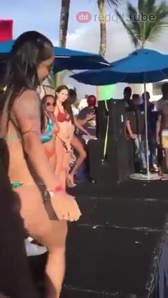 Twerks are Dangerous to Health...