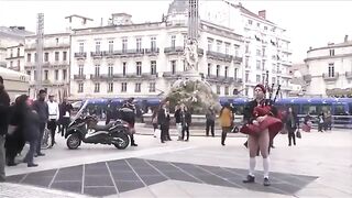 Funny: All He Wanted Was Someone To Blow His Bagpipe #4