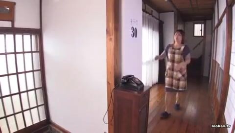 Mum speaks to daughter on the phone