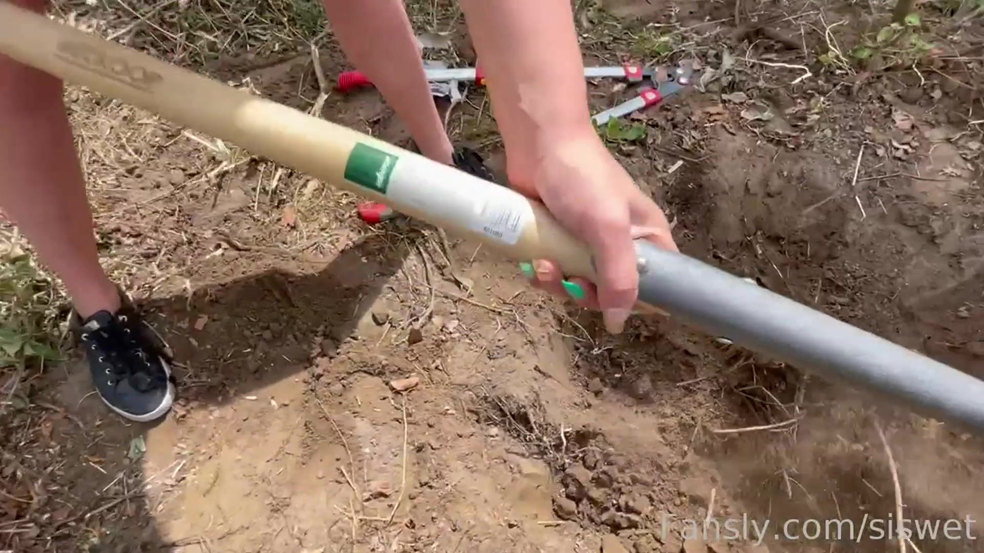 You won't get anything done hoeing like that