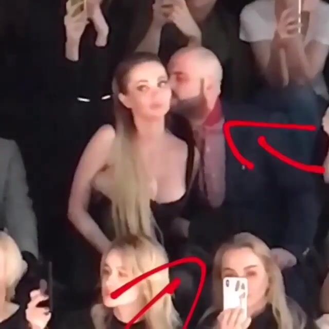 Handjob in Fashion SHOW