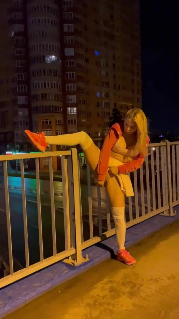 I like to masturbate on my evening walk