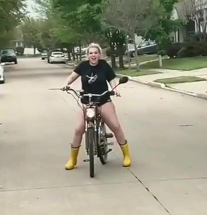 Drive-by ass shake