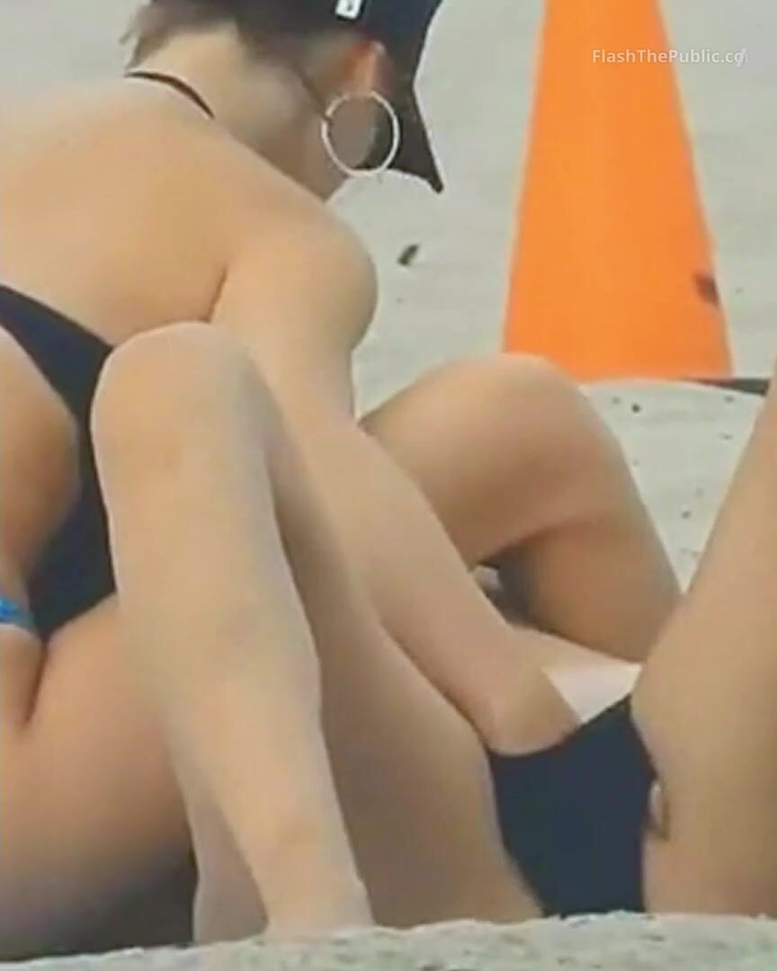 Masturbating you girlfriend on the beach during daytime? you must have expected to get caught