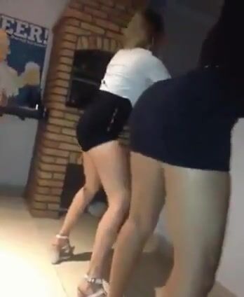 Her friend nope'd out real quick