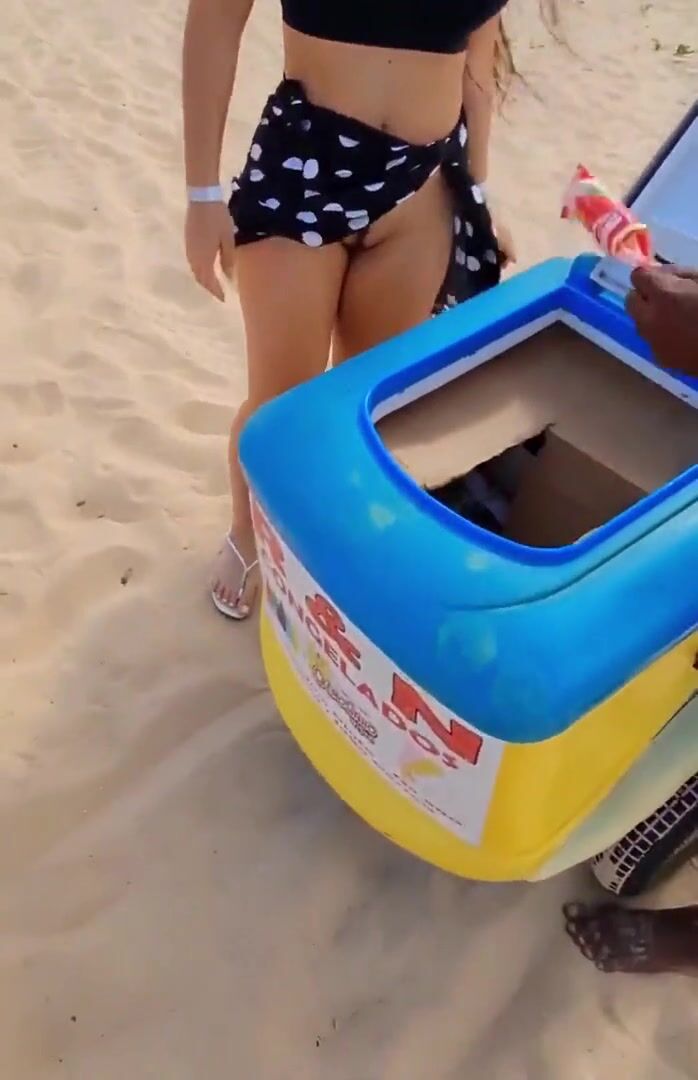 Brazilian flashing the vendor