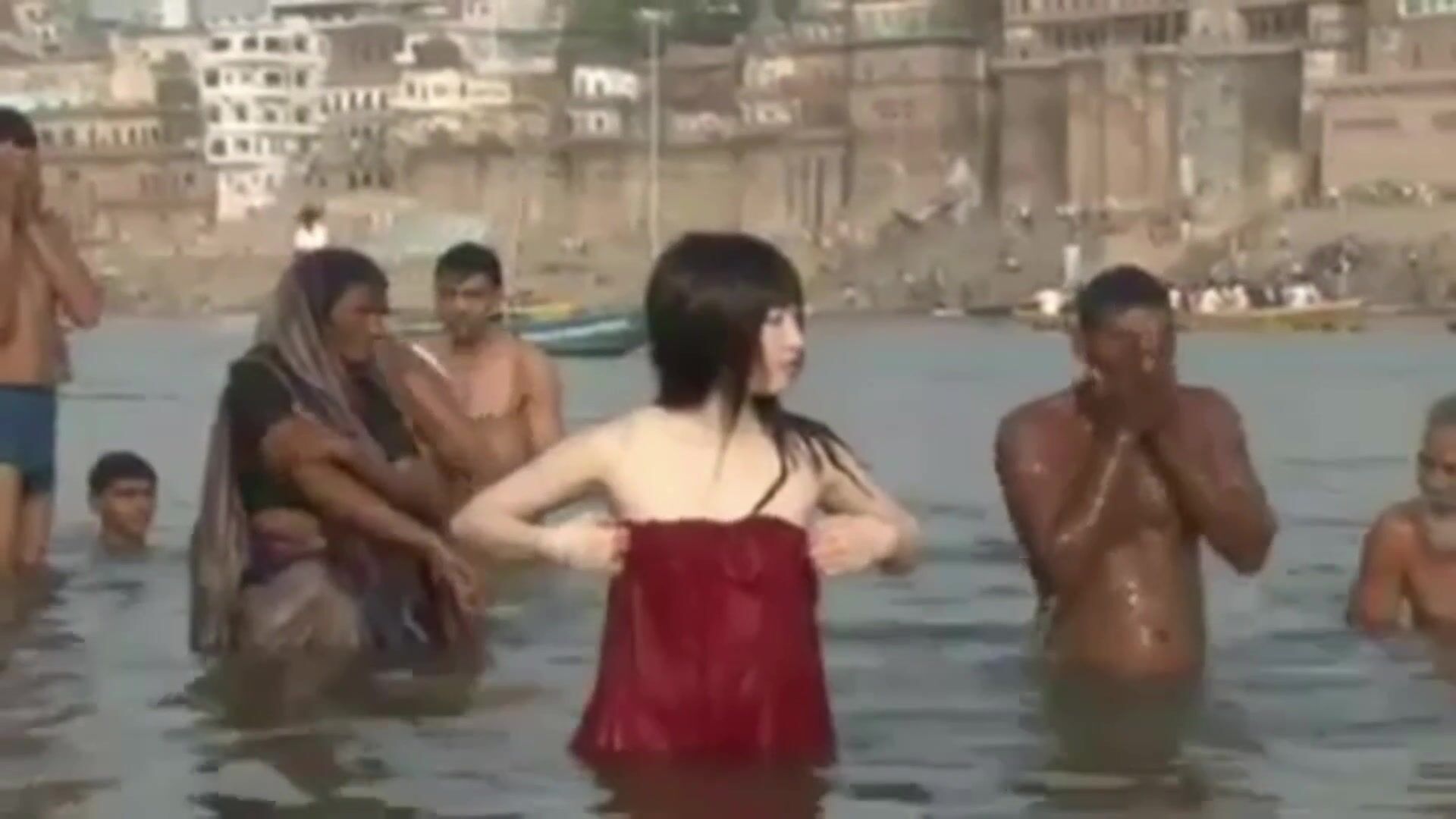 JAV model naked in Varanasi river