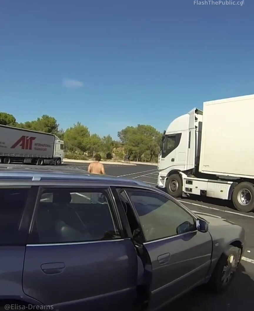 Elysa play with her anal toy in front of lucky truck drivers on the parking (Elisa Dreams)