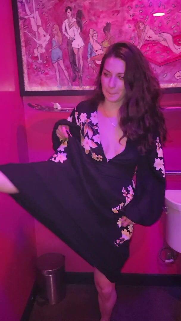 Take me out for a drink then come with me to the bathroom
